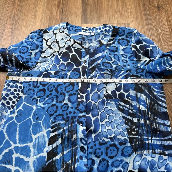 Susan Graver Roll Tab Sleeve Printed Blouse XL Blue Black Button Shirt Sheer - Picture 7 of 10